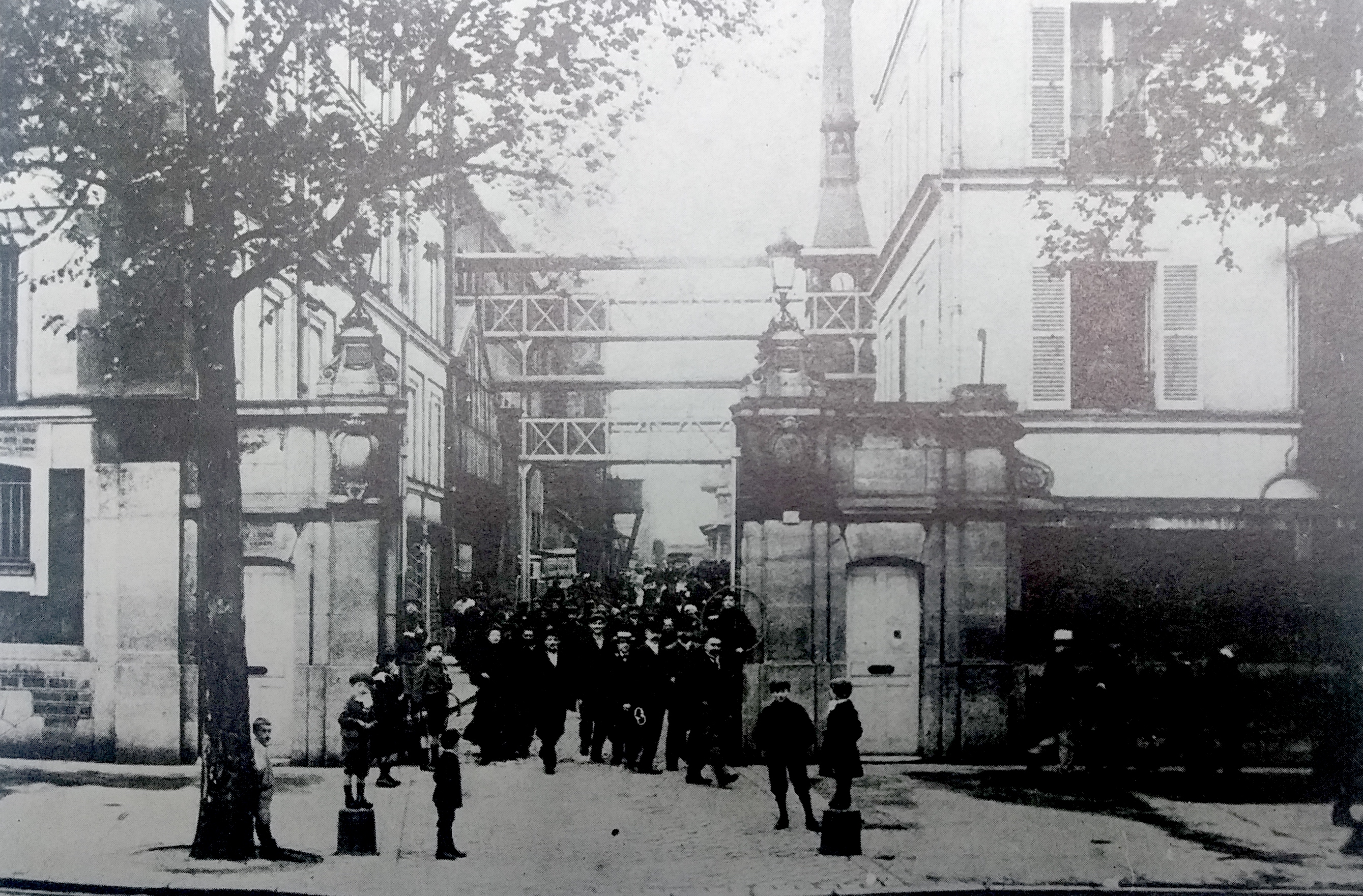 Sortie de l'usine Cartier-Bresson à Pantin